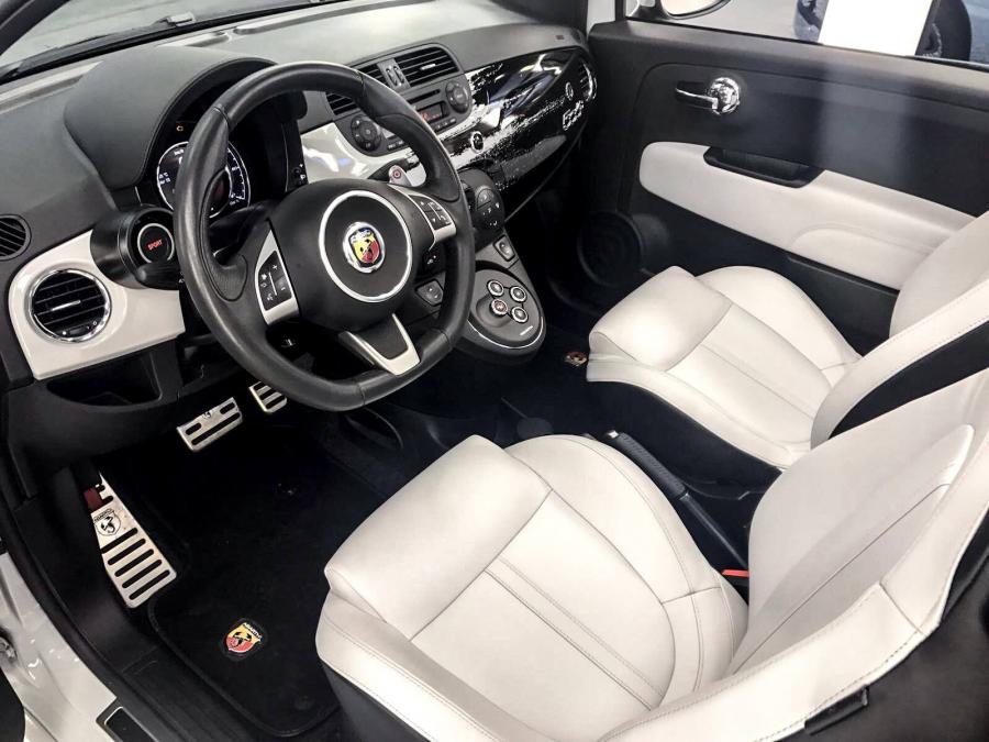Интерьер Abarth 595C by Garage Italia Customs 2017 года  (фото 4 из 7)